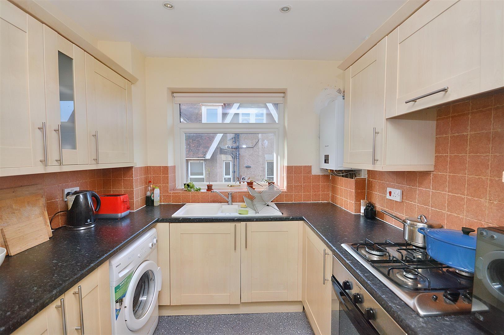 Property Details for 28a Silverdale Road Eastbourne BN20 7EZ Town